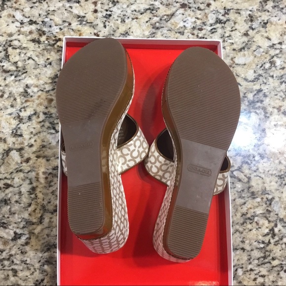 Coach Sandals! Brand new wedge thong sandals 👡 - Picture 4 of 4